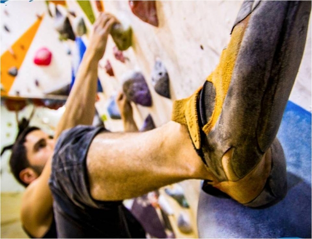 Escalando el rocódromo