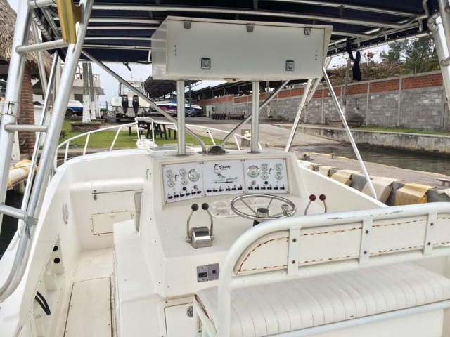 Comodo yate para pasar varias horas 