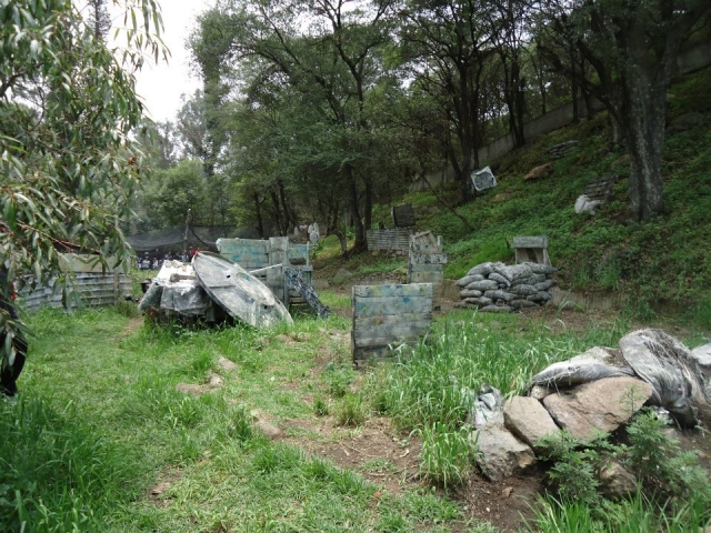 Espacio al aire libre para jugar paintball