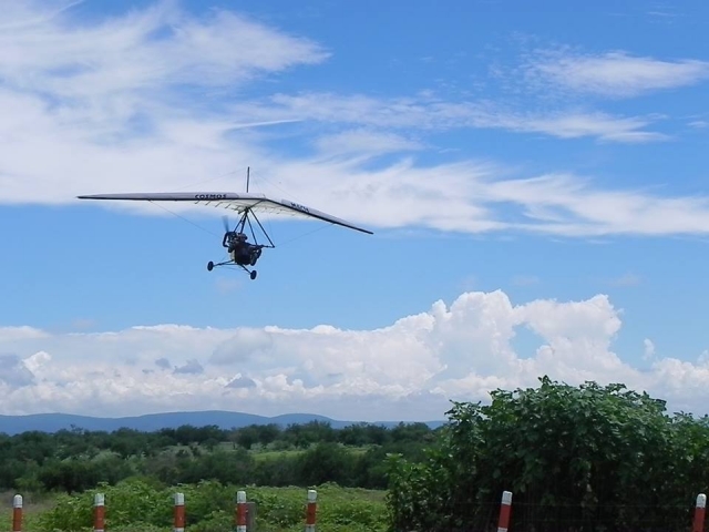 Dejando atrás el hangar