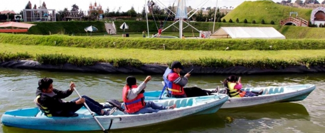 Compite con tu familia con un kayak