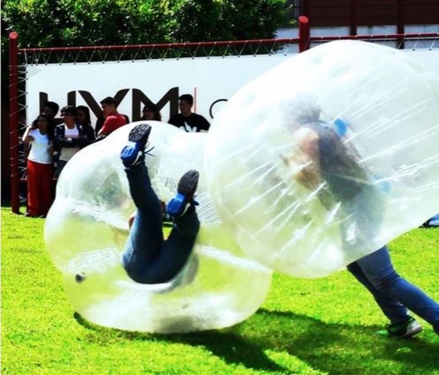 Vive la experiencia de realizar zorbing
