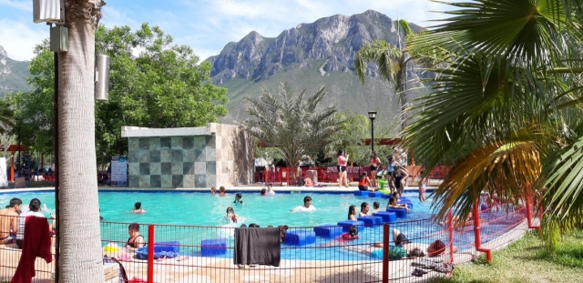 Parque acuático con piscina de olas Monterrey