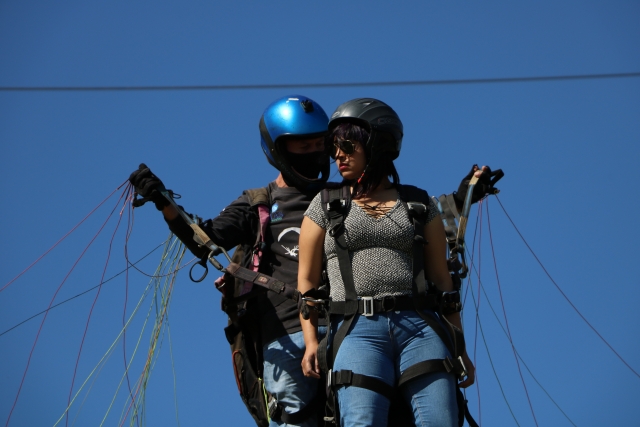 Preparándonos para volar en parapente
