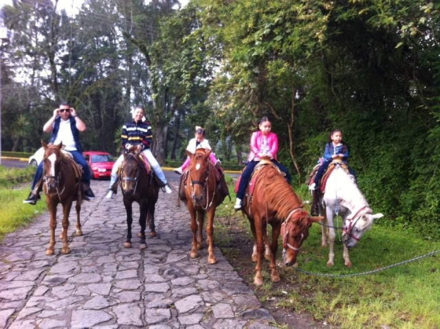 Ruta a caballo en familia