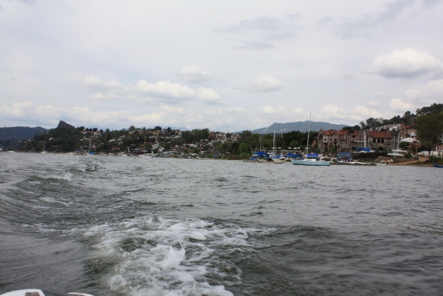 Navegando en el lago de Valte de Bravo