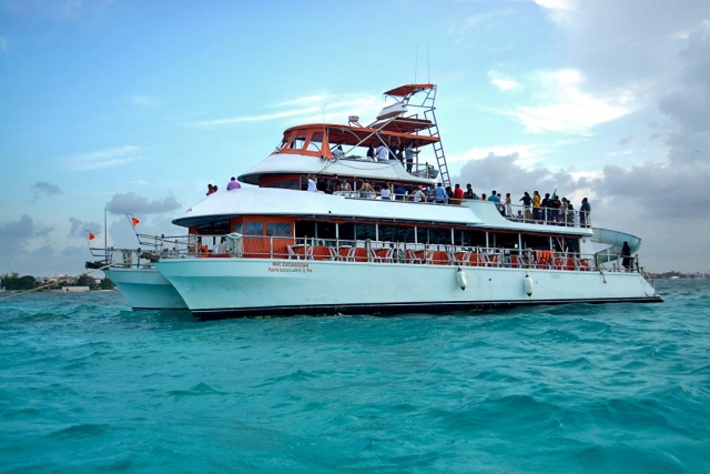Fiesta en catamarán