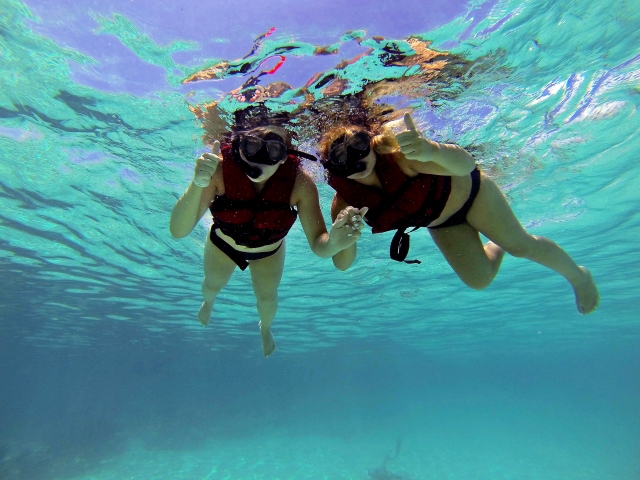 Las aguas cristalinas de Playa del Carmen son ideales para el snorkel 