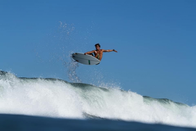 Saltando en las olas