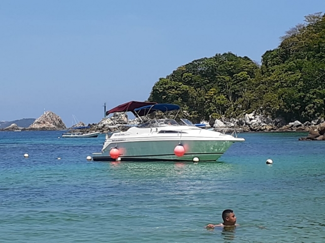 Paseo en barco por Bahía Santa Cruz