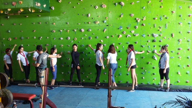Clase de escalada en Rocódromo 