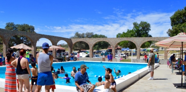 Parque acuático con zona de picnic
