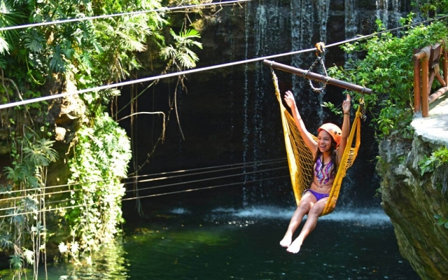 Tirolina en Xplor Park
