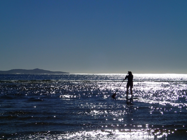 Paddte surf al atardecer