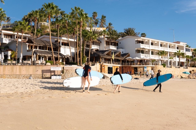 Surfistas en Playa Blanca