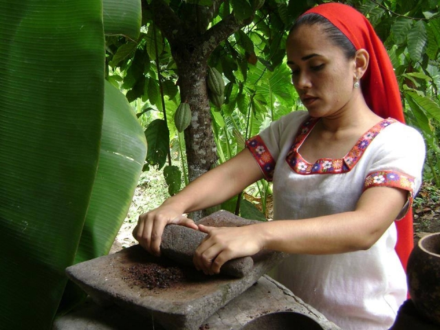 Moliendo cacao