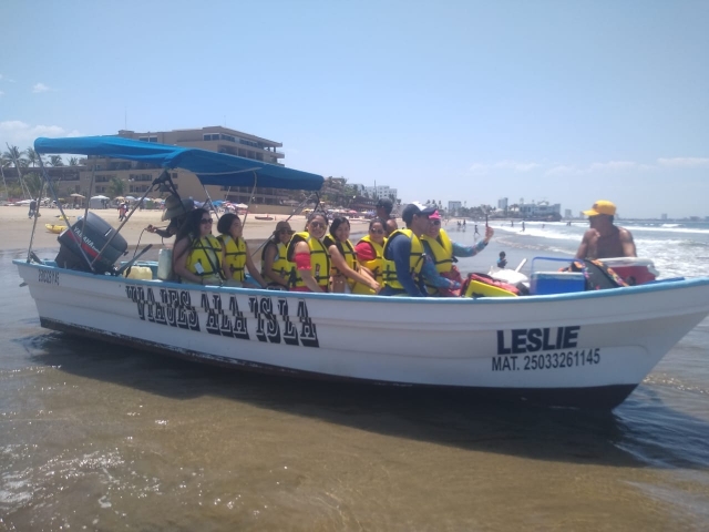 Recorre las Islas de Mazatlán en lancha