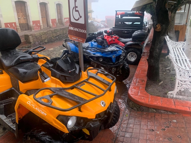 Ven con tu pareja y disfruta de una ruta en quad por Mineral del chico