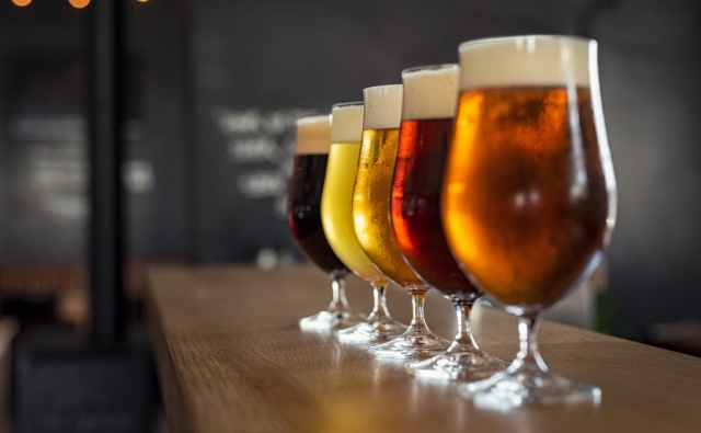 Ten la oportunidad de probar una cerveza artesanal recién salida de La fabrica
