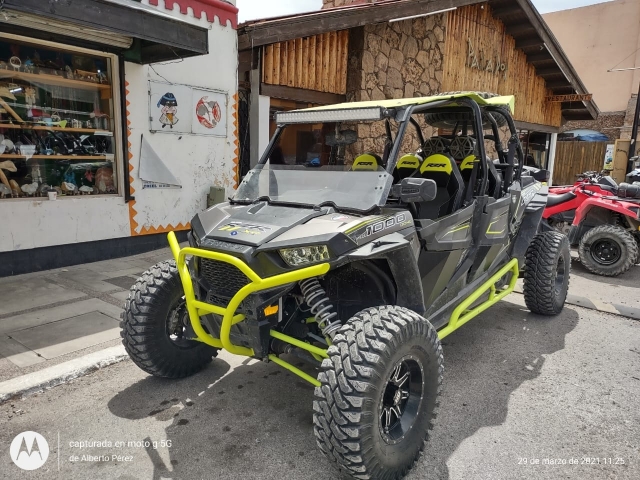 Conduce un Razer en la sierra de Chihuahua