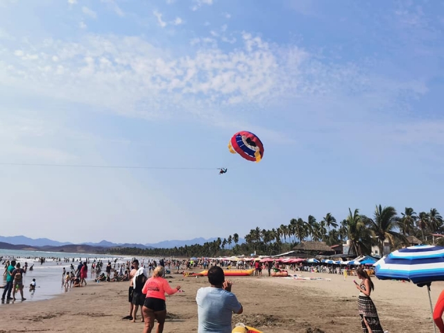 Parascending Playa Linda Ixtapa Zihuatanejo