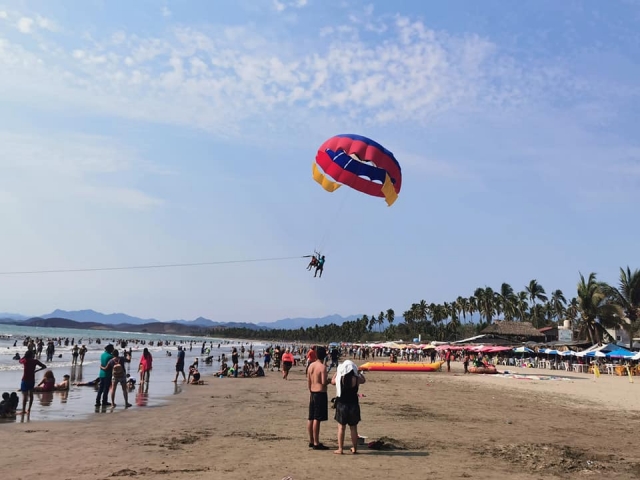 Parascending Playa Linda Ixtapa