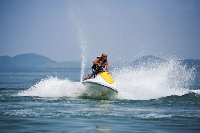 Deporte acuático Jet Ski en Playa Linda