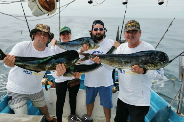 Grupo de pesca deportivas en Barra de Navidad