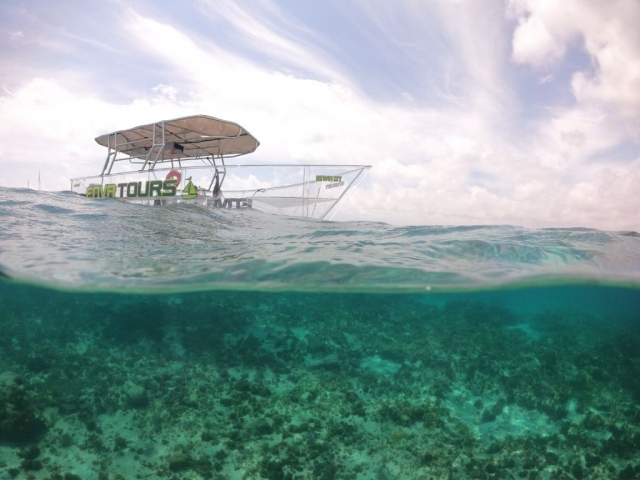 Navegando en Clear Boat