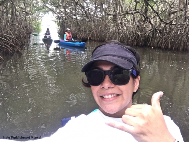 Feliz viajando en kayak
