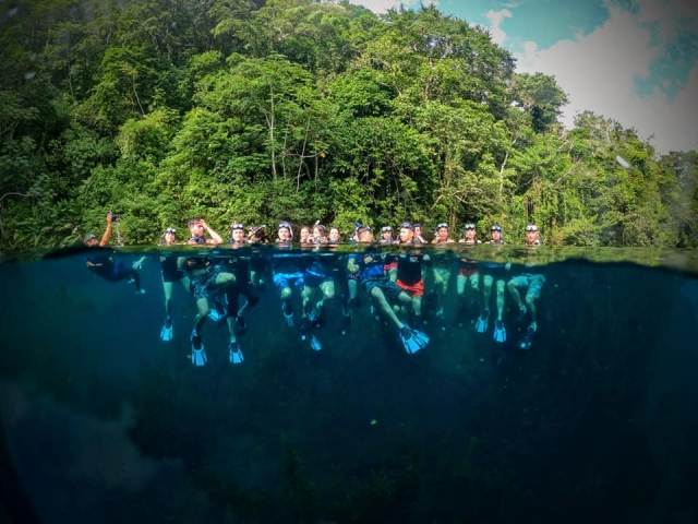 Snorkel en grupo de amigos