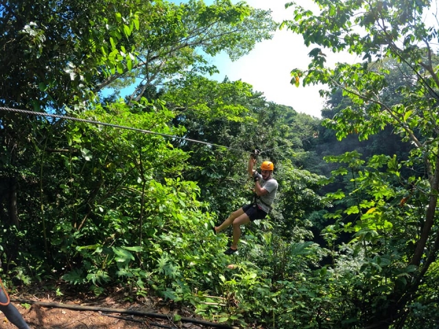 Tirolina en Cascada el Tucan