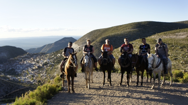Cabalgando en familia