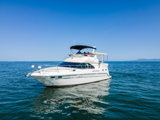 Recorre la bahía de banderas