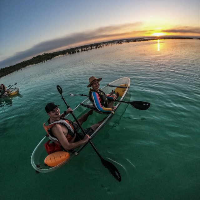 Experiencia en kayak transparente