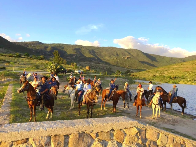 Cabalgando por el lago