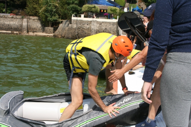 Montando al kayak