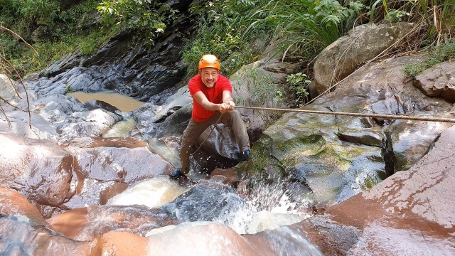 Rappel en río y rocas