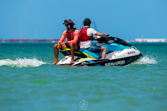 Alquila tu moto de agua