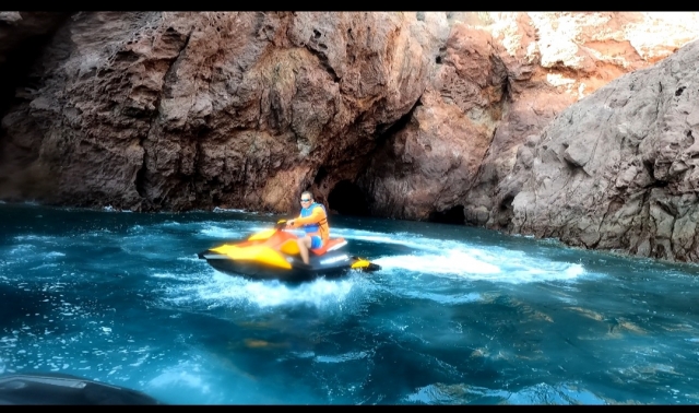 Moto acuática en el mar