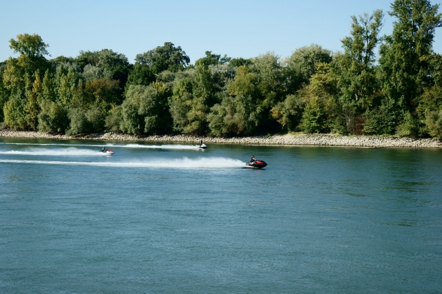 A toda velocidad en moto de agua