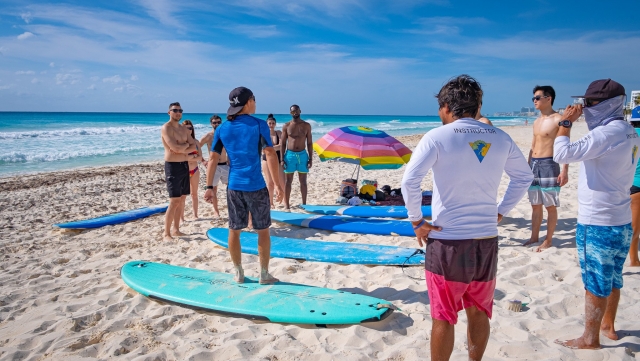 Clase grupal de surf
