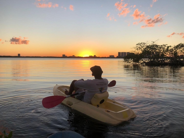 Visita guiada en kayak al amanecer