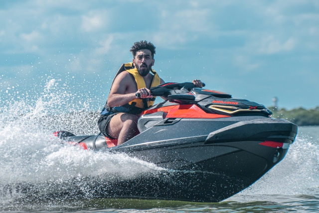 Moto de agua a toda velocidad