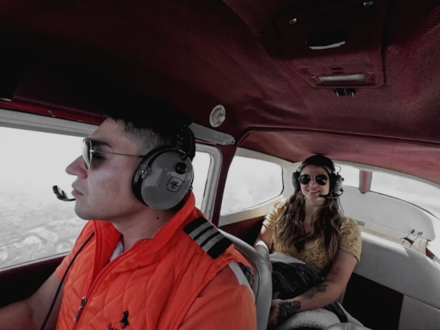 Pasajera en avioneta