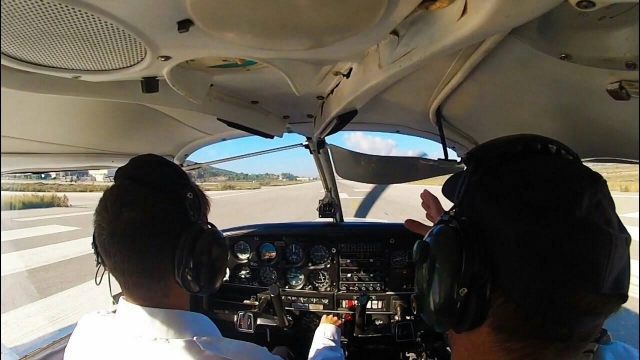 Piloto dando indicaciones