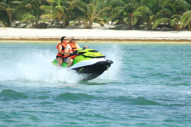 Brincando en wave runner