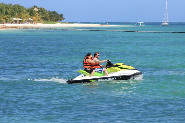 Moto acuática a toda velocidad