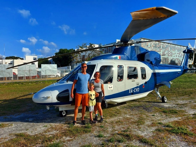 Familia en helicóptero