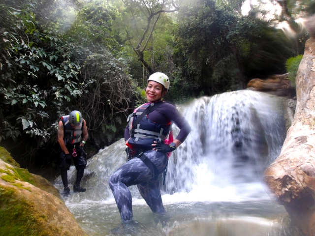 Bajando a la cascada